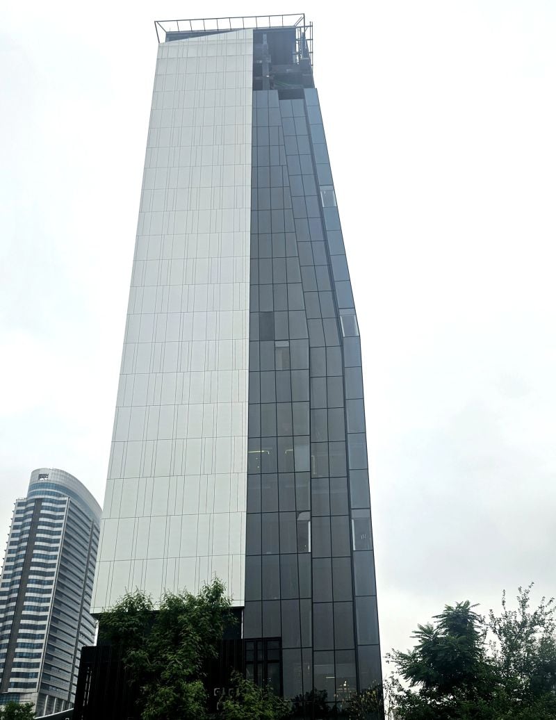 Tapered facade detail of Meezan Tower Islamabad, Blue Area, Islamabad. LEED Gold certified commercial tower. Photo: Meezan Bank Limited / Najmi Bilgrami Collaborative.
